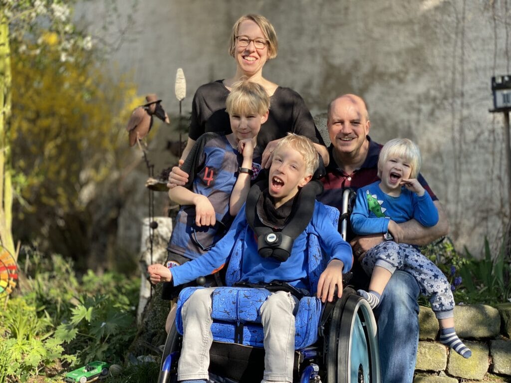 Familienfoto mit Katrin und ihren Kindern